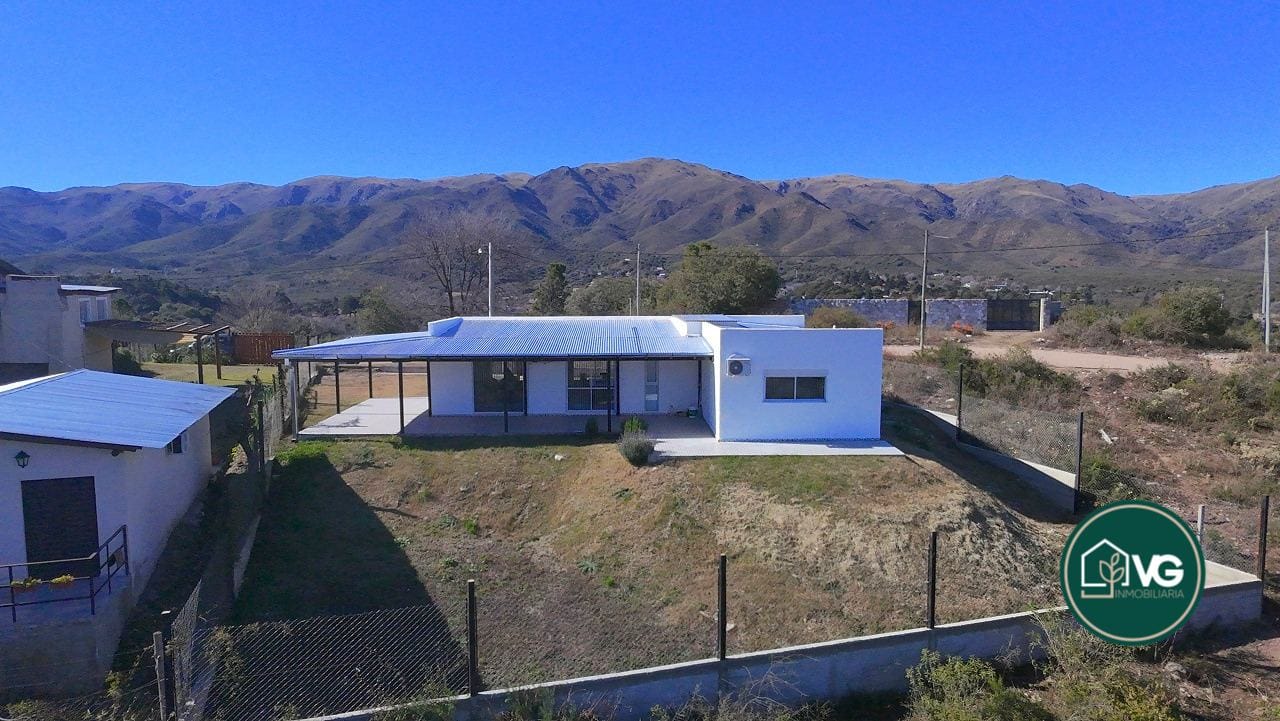 Moderna casa a estrenar en Huerta Grande Parque
